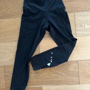 Lululemon Aloha Wunder Under, size 6